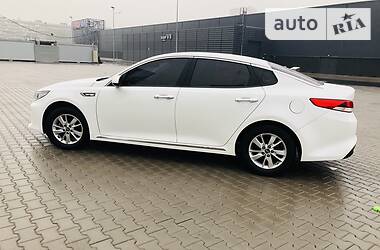 Седан Kia K5 2016 в Киеве