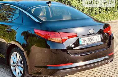 Седан Kia K5 2010 в 