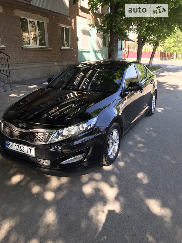 Седан Kia K5 2011 в Ромнах