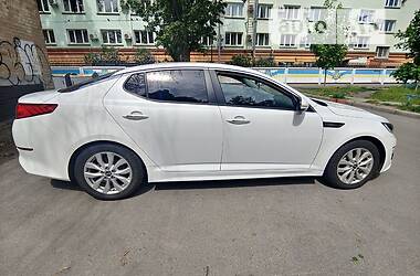 Седан Kia K5 2014 в Покровске