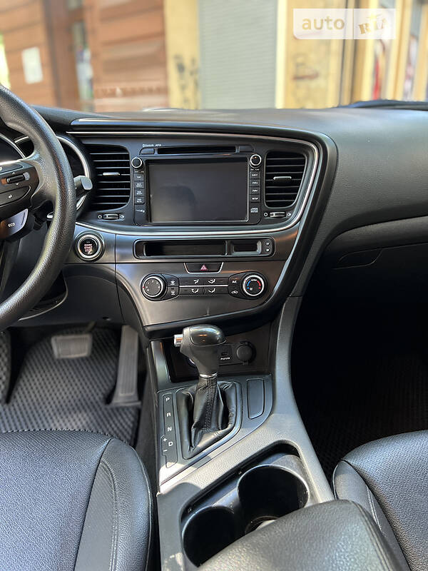 Седан Kia K5 2013 в Дніпрі