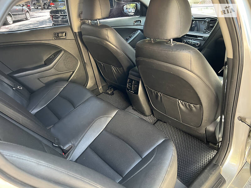 Седан Kia K5 2013 в Дніпрі