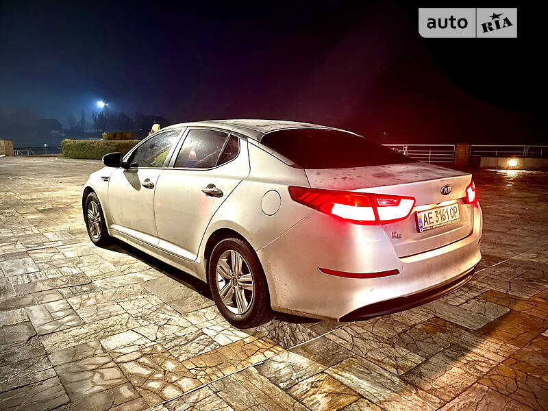 Седан Kia K5 2013 в Дніпрі