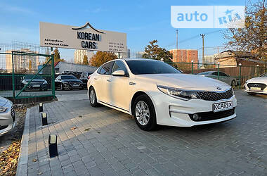 Седан Kia K5 2016 в Одессе