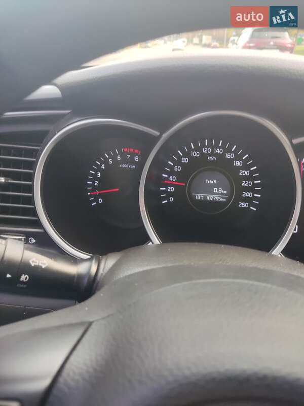 Седан Kia K5 2014 в Киеве