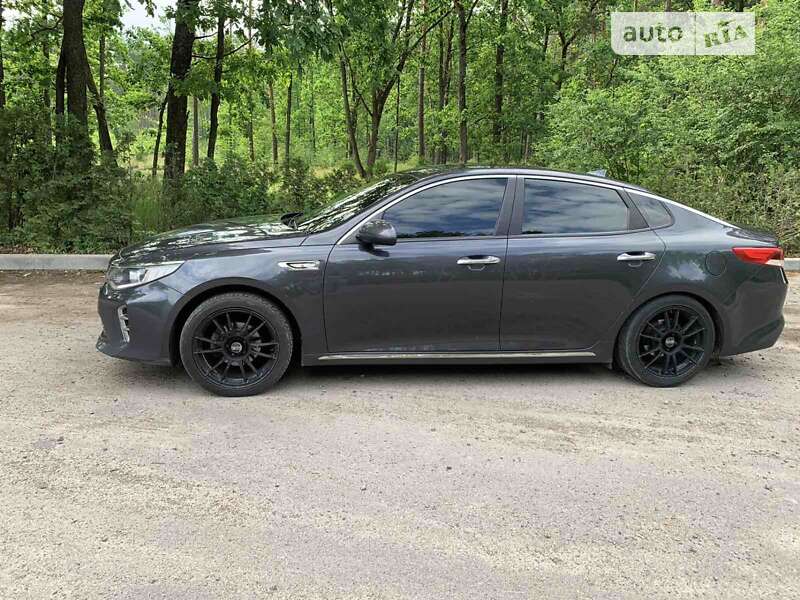 Седан Kia K5 2016 в Ровно