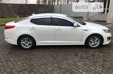 Седан Kia K5 2011 в Чернівцях