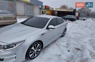 Седан Kia K5 2015 в Барышевке