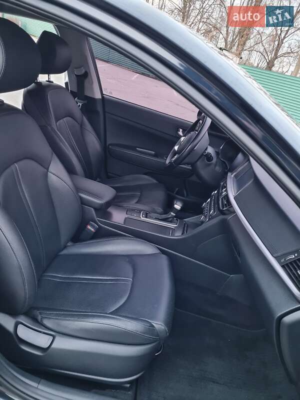 Седан Kia K5 2018 в Харькове