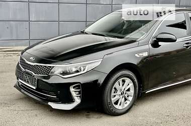 Седан Kia K5 2015 в Одессе