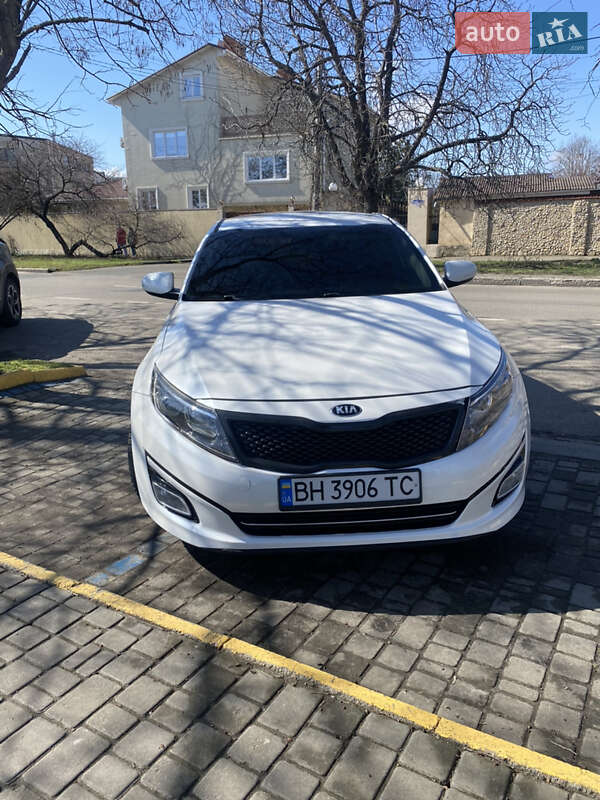 Седан Kia K5 2015 в Одессе