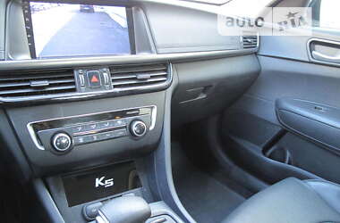 Седан Kia K5 2016 в Киеве