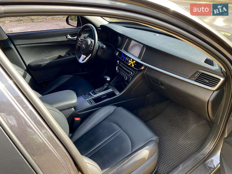 Седан Kia K5 2019 в Николаеве