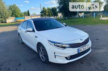 Седан Kia K5 2015 в Ровно