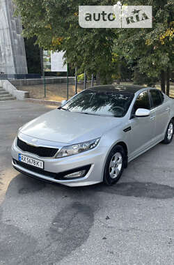 Седан Kia K5 2013 в Харькове