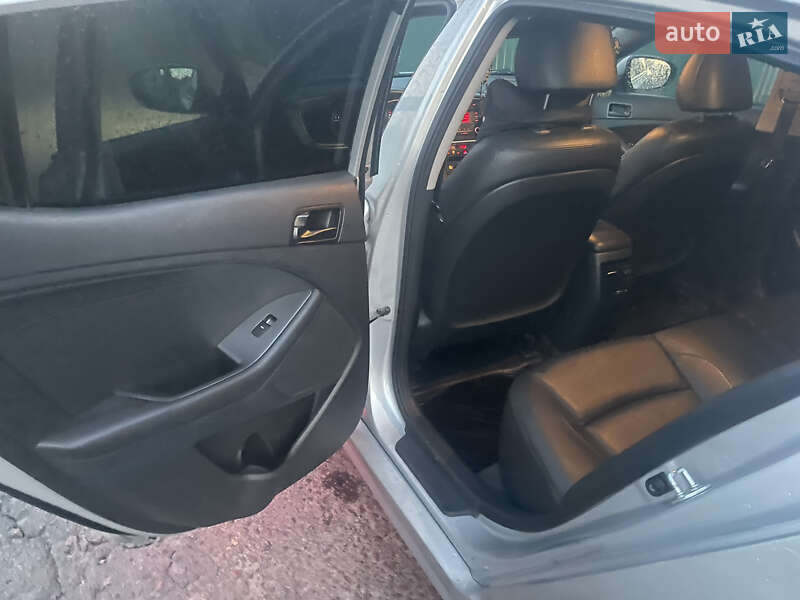 Седан Kia K5 2015 в Києві