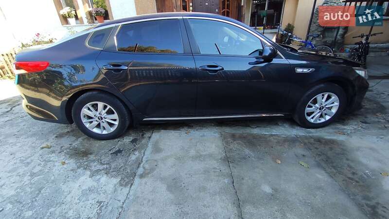 Седан Kia K5 2016 в Александровке