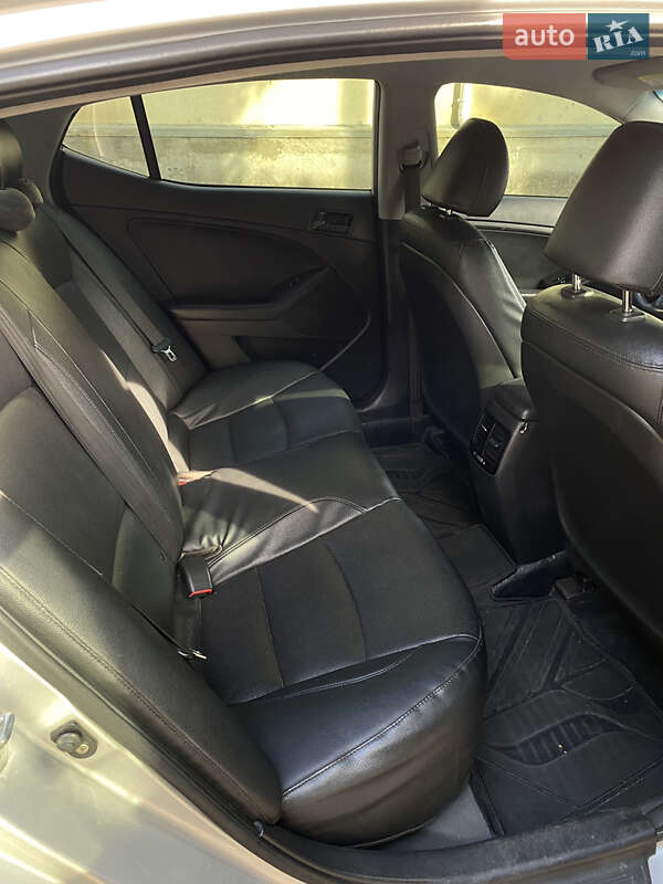 Седан Kia K5 2014 в Киеве