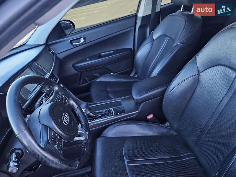 Седан Kia K5 2017 в Тернополі