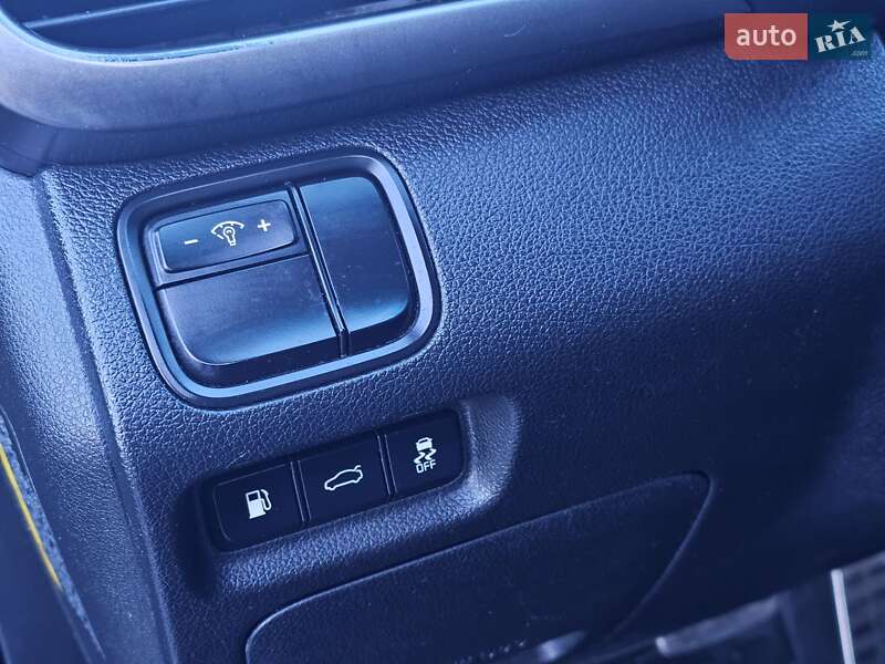 Седан Kia K5 2017 в Тернополі
