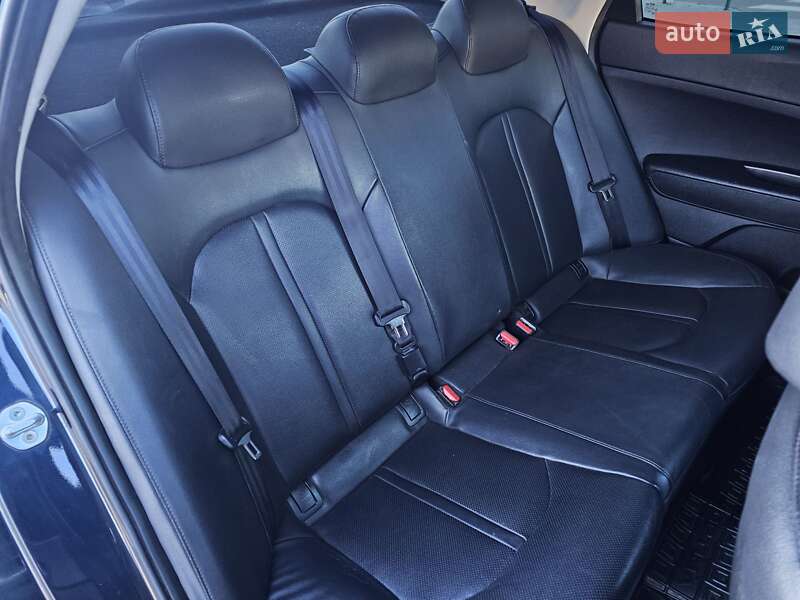 Седан Kia K5 2017 в Тернополі