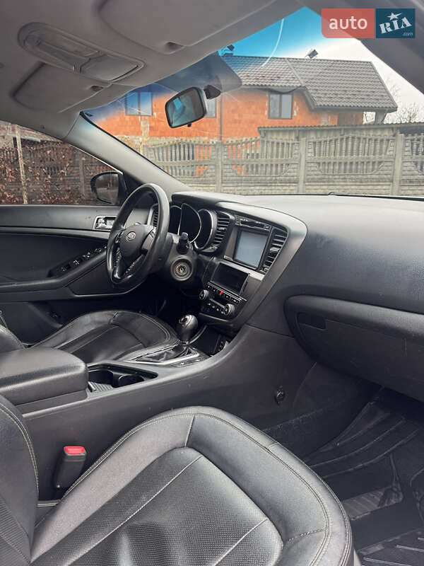 Седан Kia K5 2011 в Тячеві