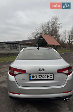 Седан Kia K5 2011 в Тячеві