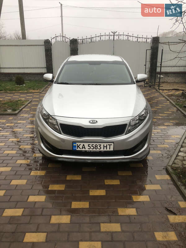 Седан Kia K5 2012 в Кагарлику