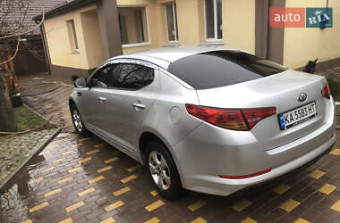 Седан Kia K5 2012 в Кагарлику