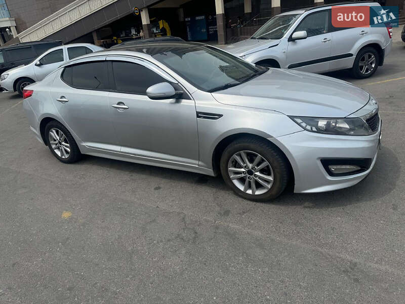 Седан Kia K5 2013 в Одессе