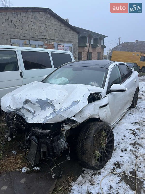 Седан Kia K5 2017 в Долине
