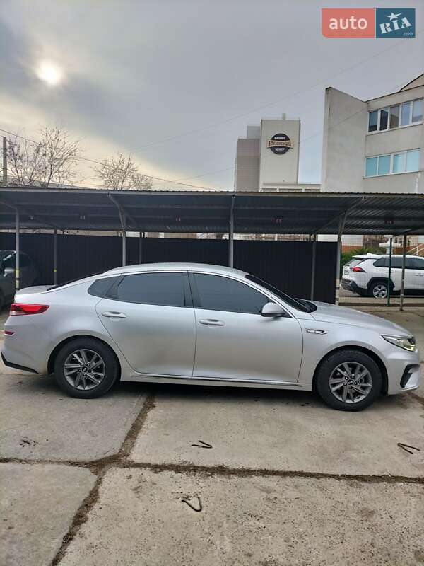 Седан Kia K5 2019 в Одессе