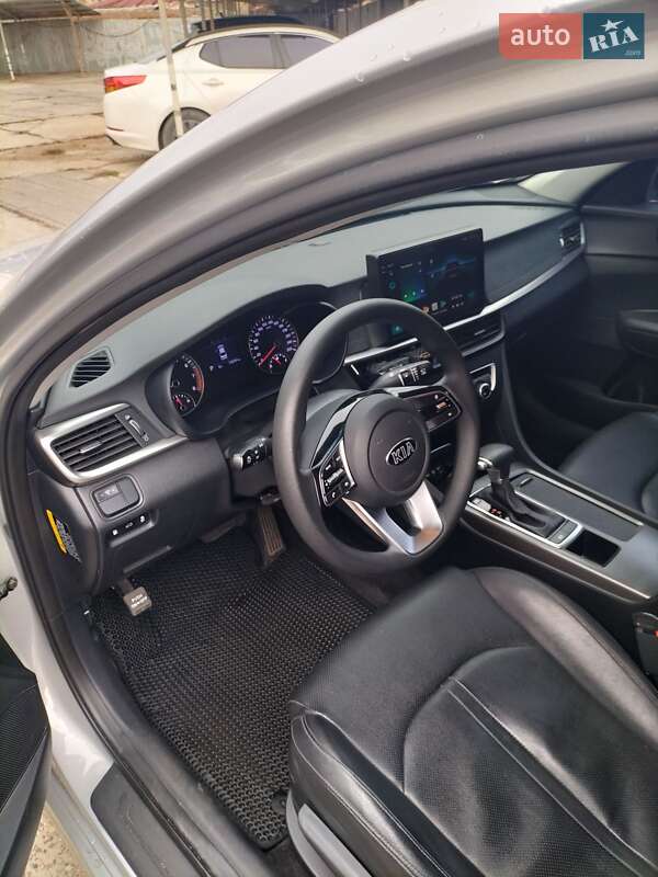 Седан Kia K5 2019 в Одессе