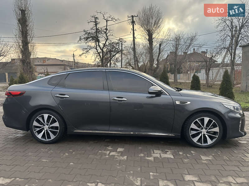 Седан Kia K5 2015 в Кривому Розі