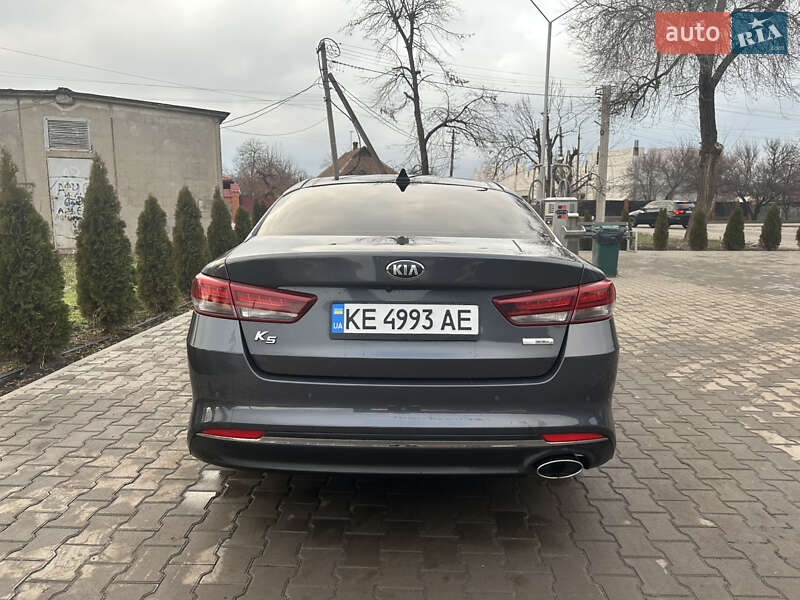Седан Kia K5 2015 в Кривому Розі