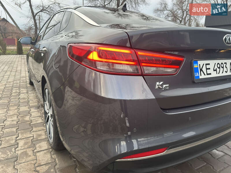 Седан Kia K5 2015 в Кривому Розі