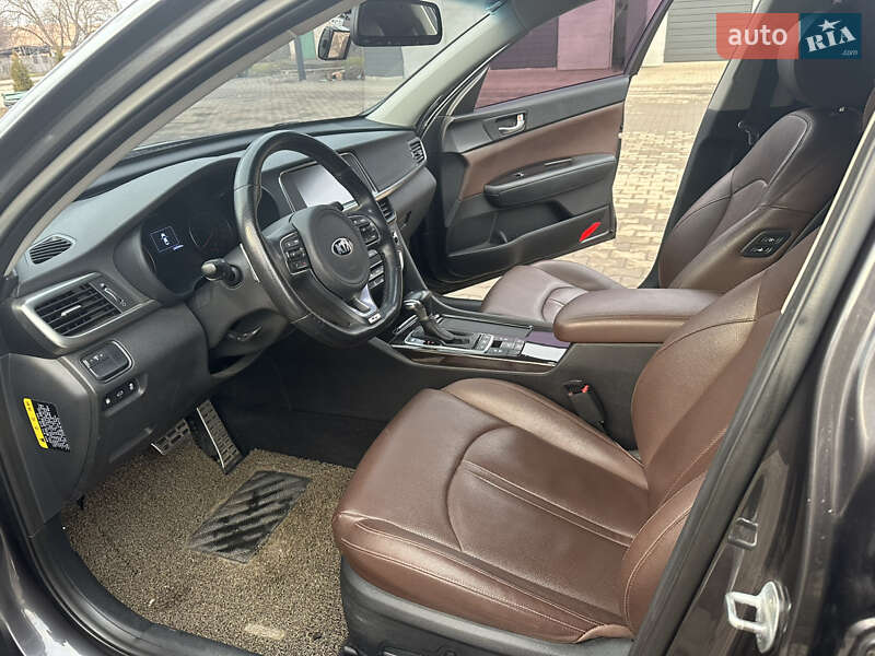 Седан Kia K5 2015 в Кривому Розі