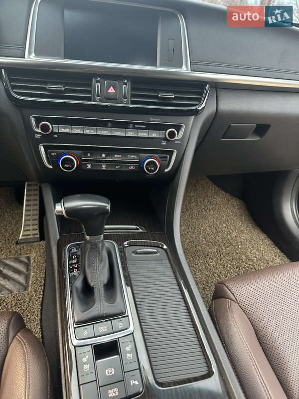 Седан Kia K5 2015 в Кривому Розі