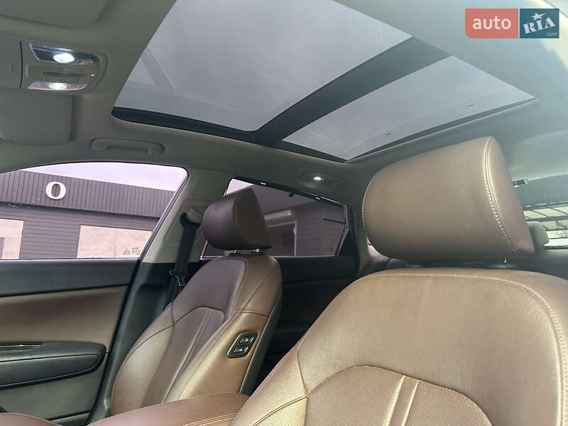 Седан Kia K5 2015 в Кривому Розі