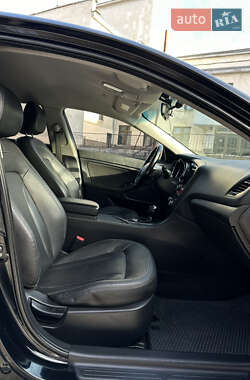 Седан Kia K5 2012 в 