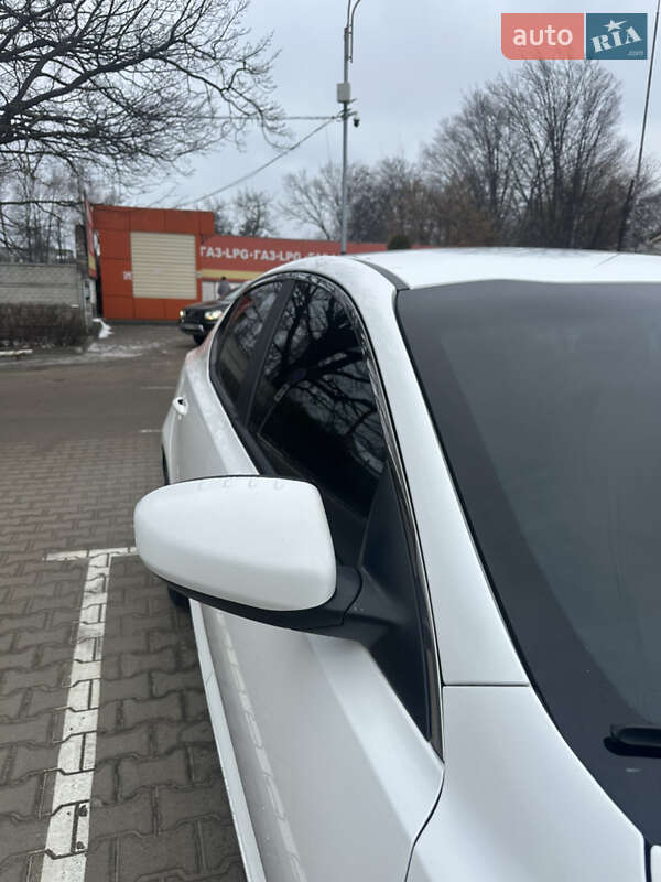 Седан Kia K5 2011 в Житомире