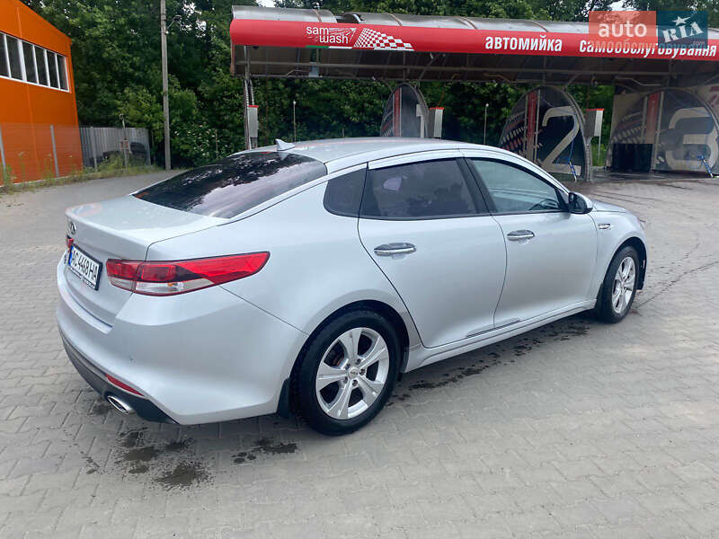 Седан Kia K5 2015 в Луцке