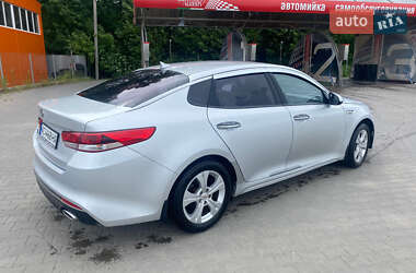 Седан Kia K5 2015 в 