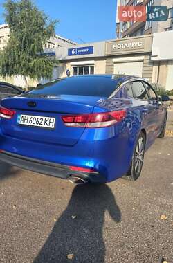 Седан Kia K5 2016 в 