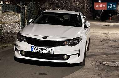 Седан Kia K5 2015 в 