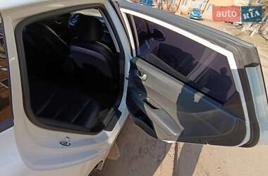 Седан Kia K5 2017 в 