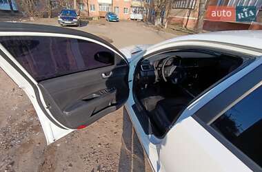 Седан Kia K5 2017 в 