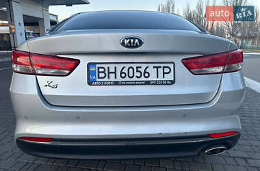 Седан Kia K5 2017 в Одессе