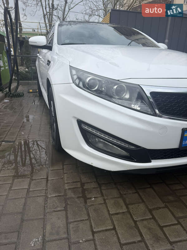 Седан Kia K5 2010 в Одессе