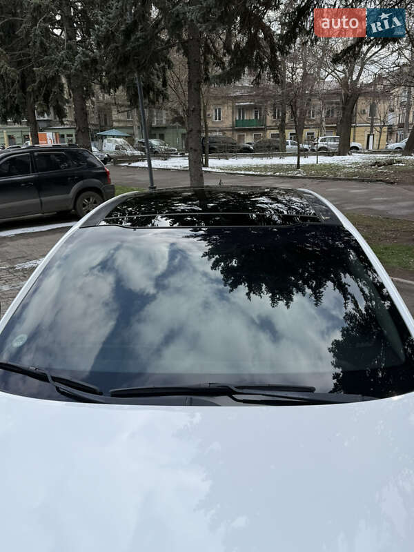 Седан Kia K5 2010 в Одессе